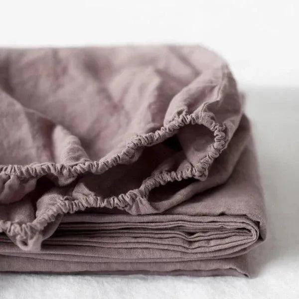 Ashes of roses linen fitted sheet, detail